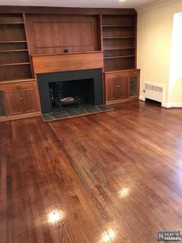 1284 Fayette Street, Teaneck, NJ 07666