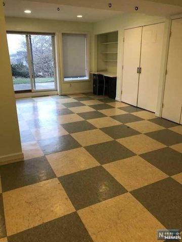 1284 Fayette Street, Teaneck, NJ 07666