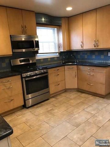 1284 Fayette Street, Teaneck, NJ 07666