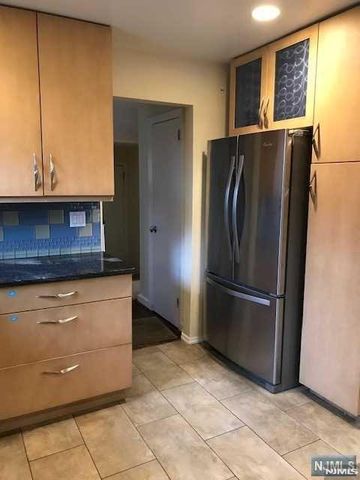 1284 Fayette Street, Teaneck, NJ 07666