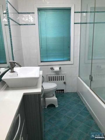 1284 Fayette Street, Teaneck, NJ 07666