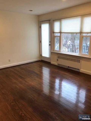 1284 Fayette Street, Teaneck, NJ 07666
