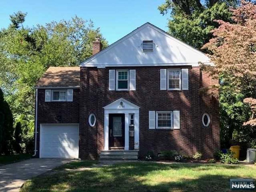 1284 Fayette Street, Teaneck, NJ 07666
