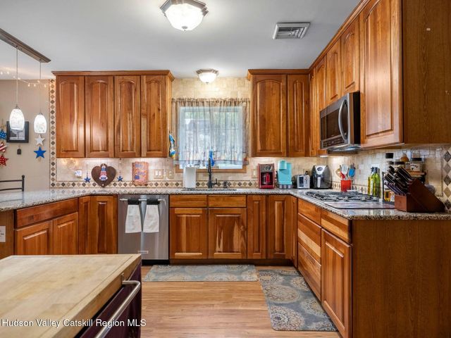 34 Lancelot Drive, Saugerties, NY 12477