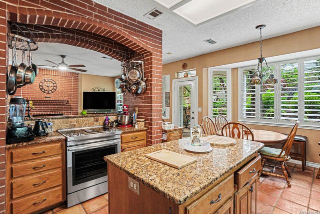 8610 LONDON HTS, San Antonio, TX 78254