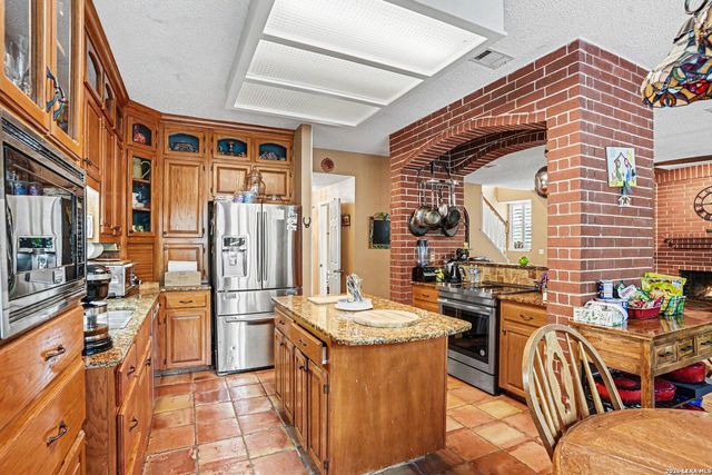 8610 LONDON HTS, San Antonio, TX 78254