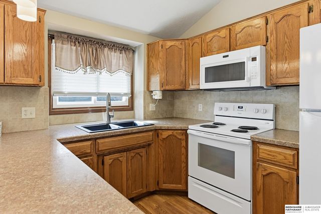 13572 V Circle, Omaha, NE 68137