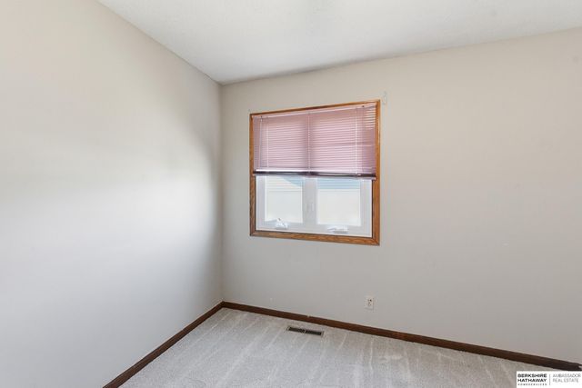 13572 V Circle, Omaha, NE 68137