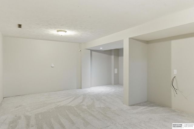 13572 V Circle, Omaha, NE 68137