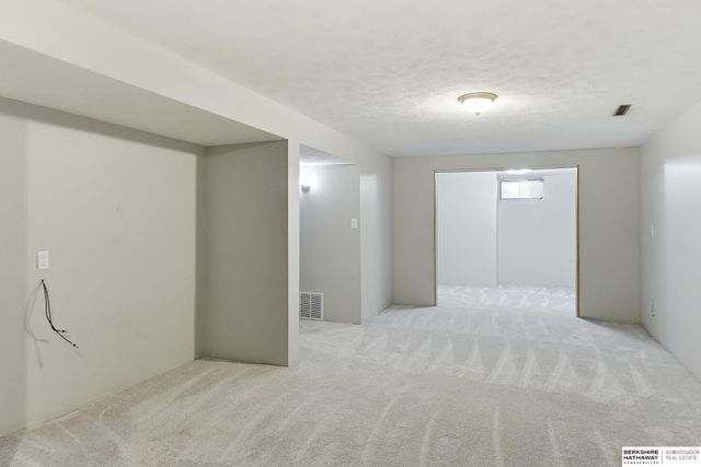 13572 V Circle, Omaha, NE 68137