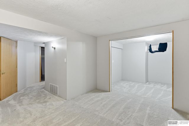 13572 V Circle, Omaha, NE 68137