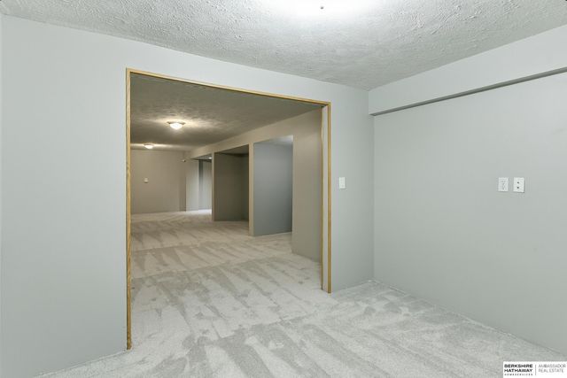 13572 V Circle, Omaha, NE 68137