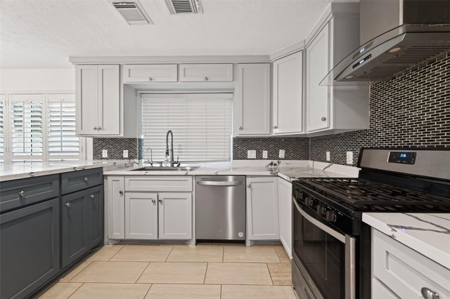 4019 Saint Michaels Court, Sugar Land, TX 77479