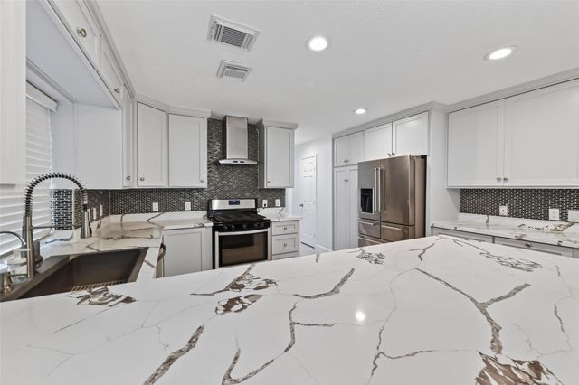 4019 Saint Michaels Court, Sugar Land, TX 77479