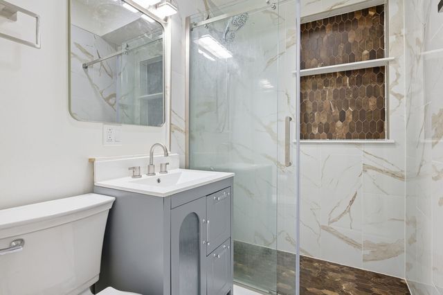 2556 W Rosemont Avenue 1, Chicago, IL 60659