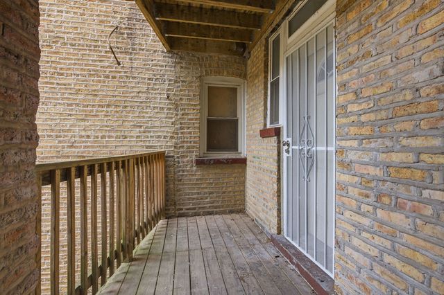 2556 W Rosemont Avenue 1, Chicago, IL 60659