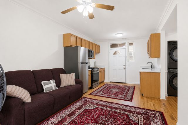 2556 W Rosemont Avenue 1, Chicago, IL 60659