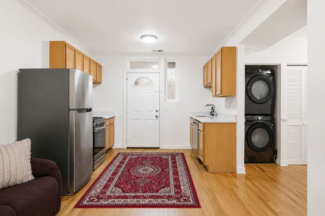 2556 W Rosemont Avenue 1, Chicago, IL 60659