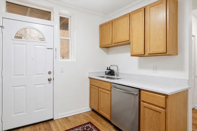 2556 W Rosemont Avenue 1, Chicago, IL 60659