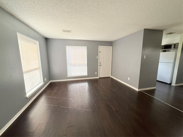 2641 Santa Barbara Drive, Grand Prairie, TX 75052