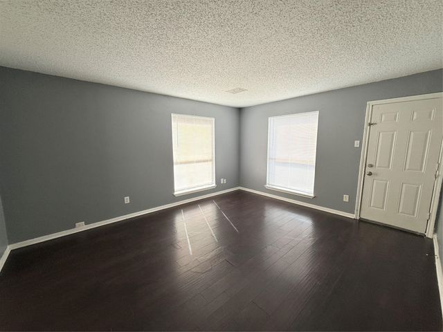 2641 Santa Barbara Drive, Grand Prairie, TX 75052