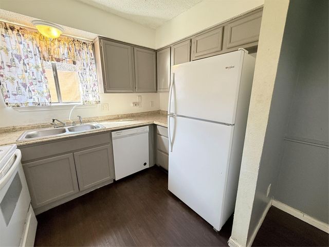 2641 Santa Barbara Drive, Grand Prairie, TX 75052