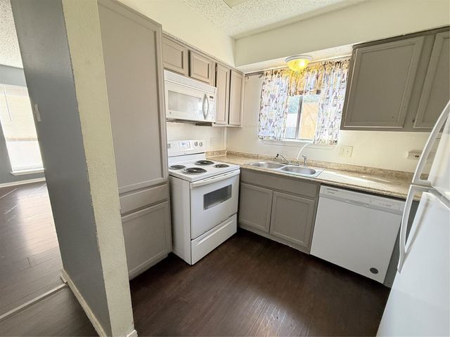 2641 Santa Barbara Drive, Grand Prairie, TX 75052