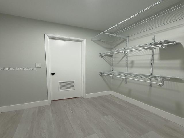 870 NW 87th Ave 401, Miami, FL 33172