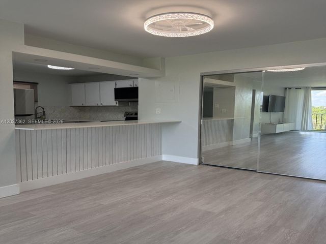870 NW 87th Ave 401, Miami, FL 33172