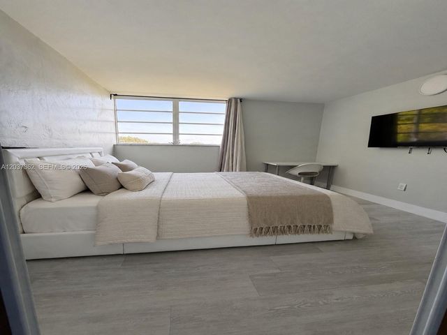 870 NW 87th Ave 401, Miami, FL 33172