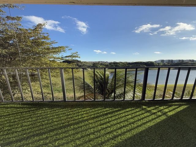870 NW 87th Ave 401, Miami, FL 33172