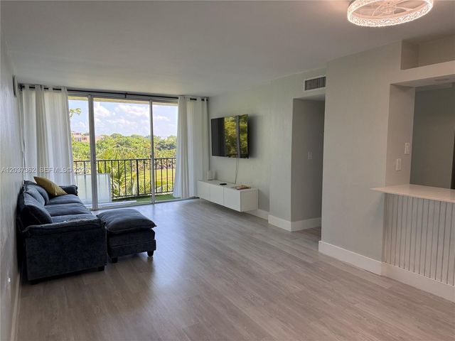 870 NW 87th Ave 401, Miami, FL 33172