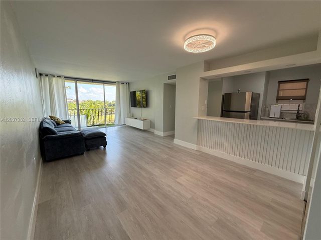 870 NW 87th Ave 401, Miami, FL 33172