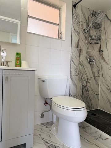 870 NW 87th Ave 401, Miami, FL 33172