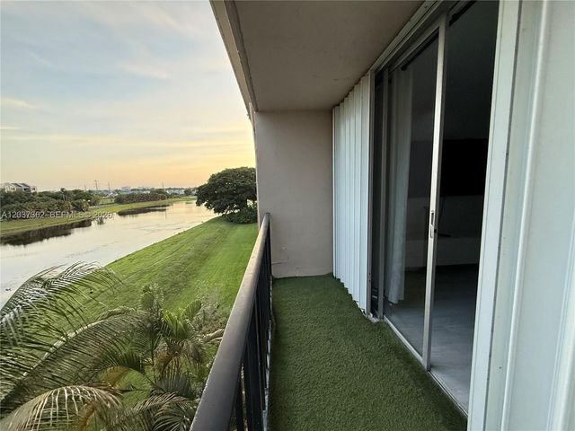 870 NW 87th Ave 401, Miami, FL 33172