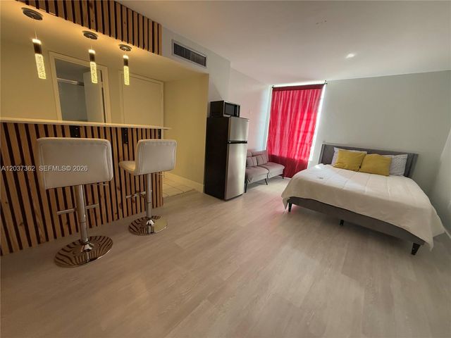 870 NW 87th Ave 401, Miami, FL 33172