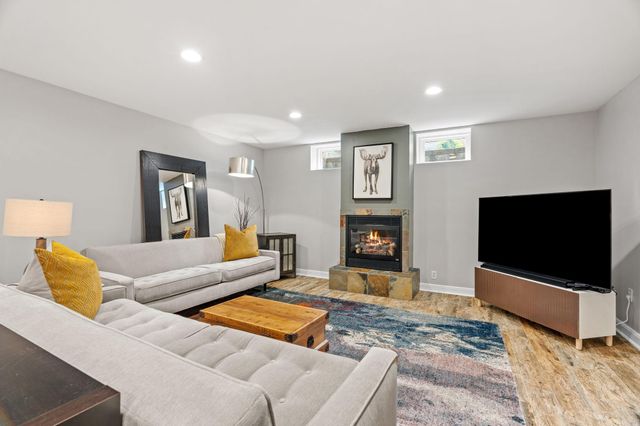 5541 Vincent Avenue S, Minneapolis, MN 55410