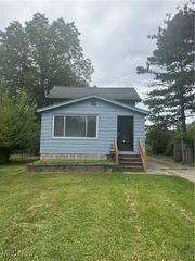 14917 Summit Avenue, Maple Heights, OH 44137