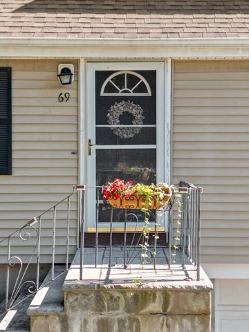 69 Hemlock St, Arlington, MA 02474