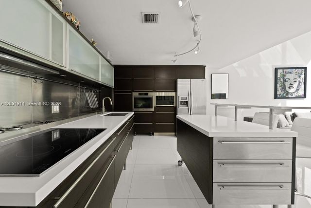 6000 Collins Avenue 517, Miami Beach, FL 33140
