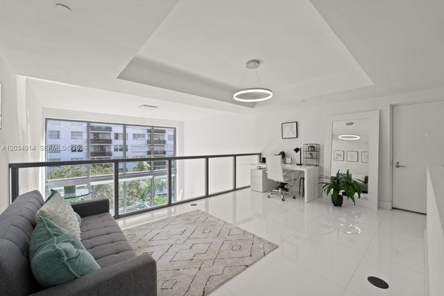 6000 Collins Avenue 517, Miami Beach, FL 33140