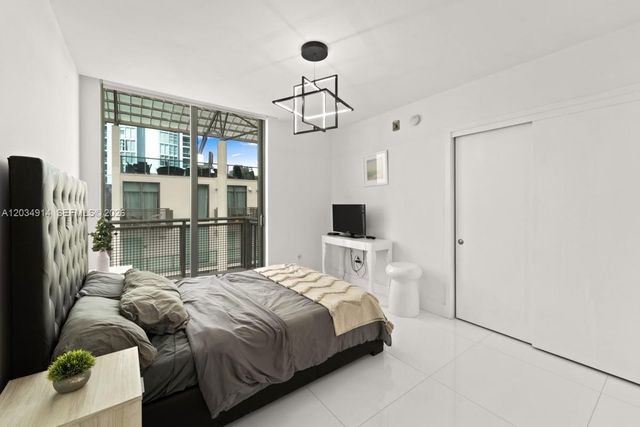 6000 Collins Avenue 517, Miami Beach, FL 33140