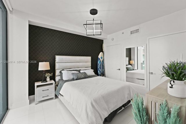 6000 Collins Avenue 517, Miami Beach, FL 33140