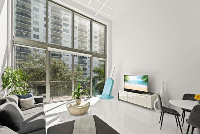 6000 Collins Avenue 517, Miami Beach, FL 33140