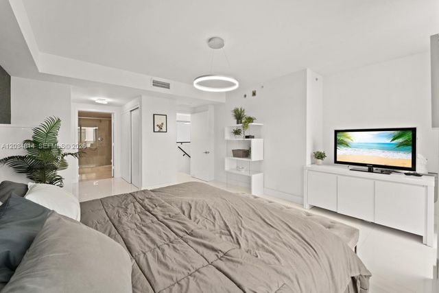 6000 Collins Avenue 517, Miami Beach, FL 33140