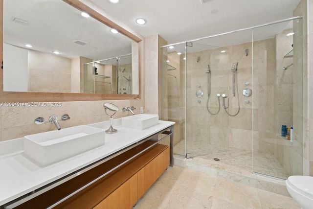 6000 Collins Avenue 517, Miami Beach, FL 33140