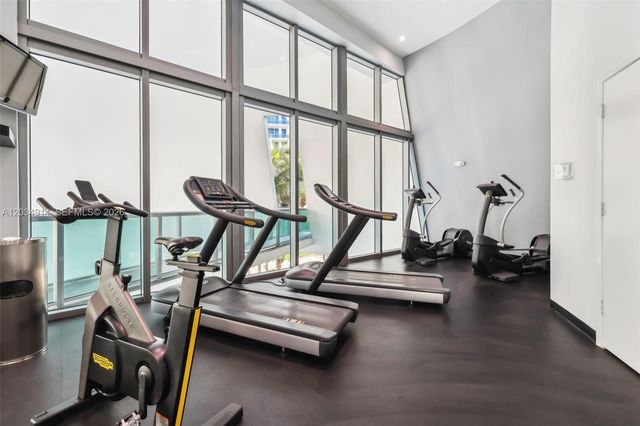 6000 Collins Avenue 517, Miami Beach, FL 33140