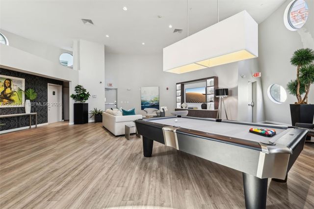 6000 Collins Avenue 517, Miami Beach, FL 33140