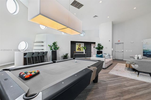 6000 Collins Avenue 517, Miami Beach, FL 33140