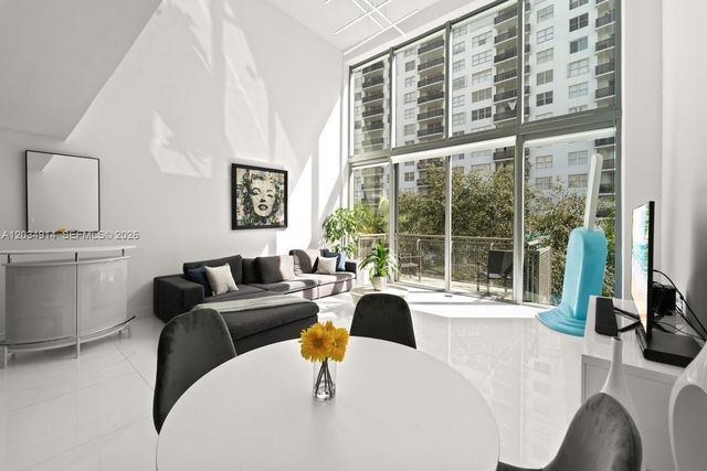 6000 Collins Avenue 517, Miami Beach, FL 33140